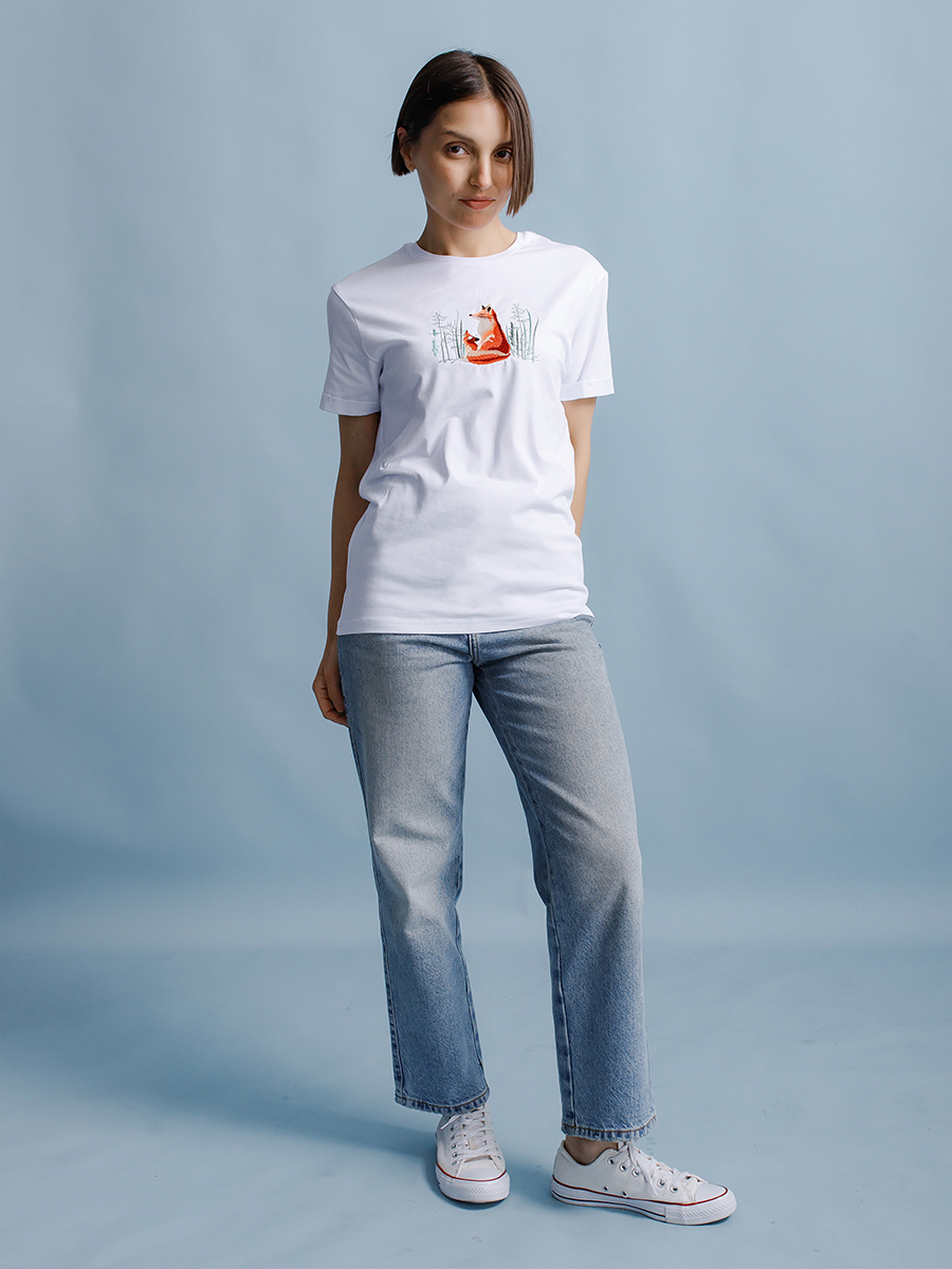 Женская футболка белая оверсайз с вышивкой "Лисички"