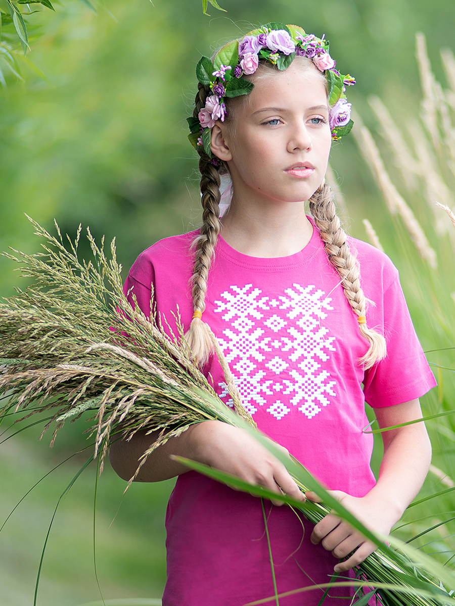 Детская футболка малиновая с белой вышивкой "Ярыла" 