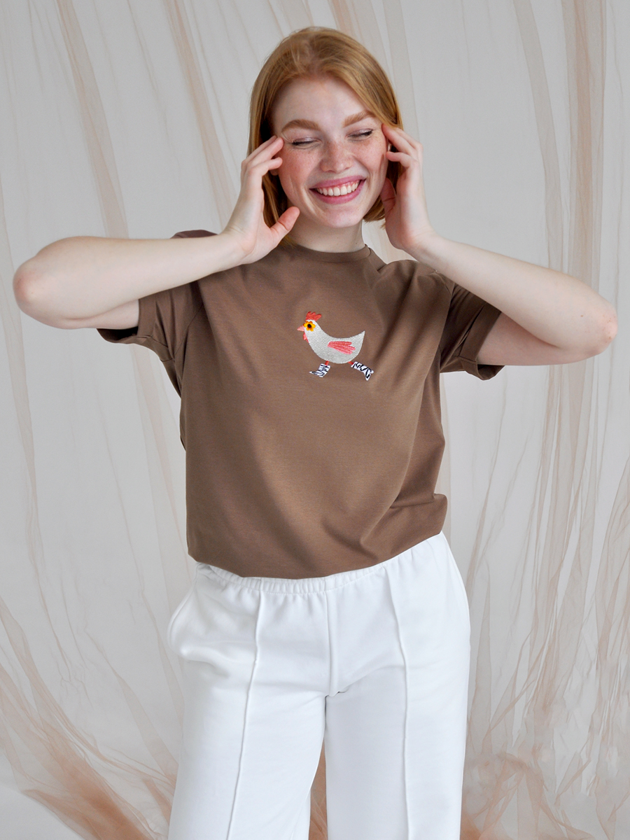 Женская футболка цвета капучино оверсайз с вышивкой "Цыпа"