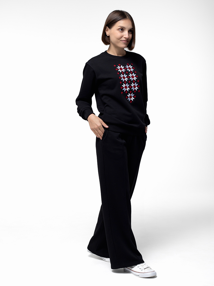 Свитшот женский черный прямого кроя с красно-белой вышивкой "Жыццё" 