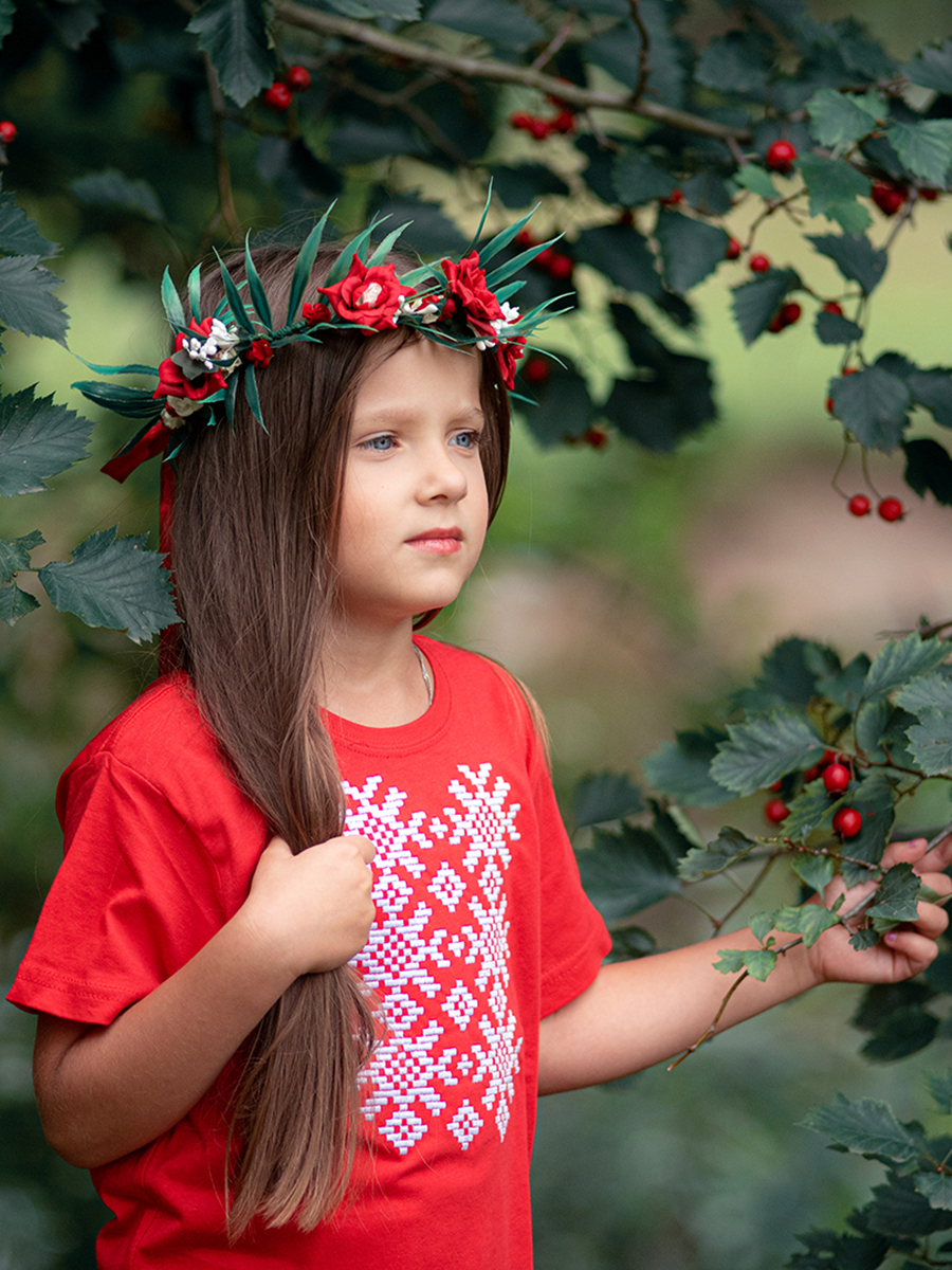 Детская футболка красная с белой вышивкой "Ярыла" 