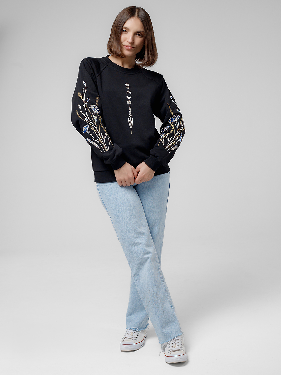 Женский свитшот реглан черного цвета с вышивкой "Васильковые грёзы"