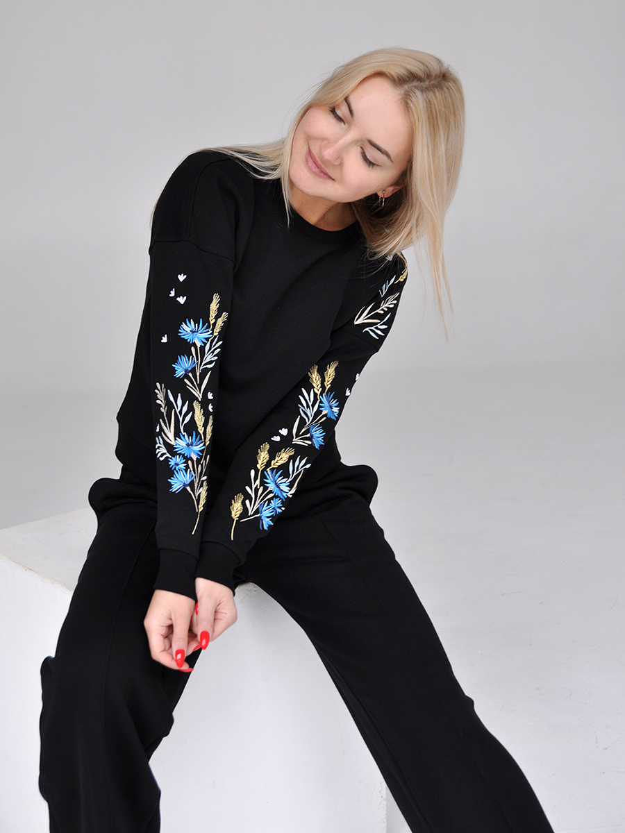 Женский свитшот черный с вышивкой "Валошкі ў каласах"