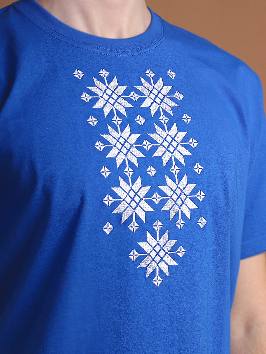 Мужская футболка васильковая с белой вышивкой "Жыццё" 