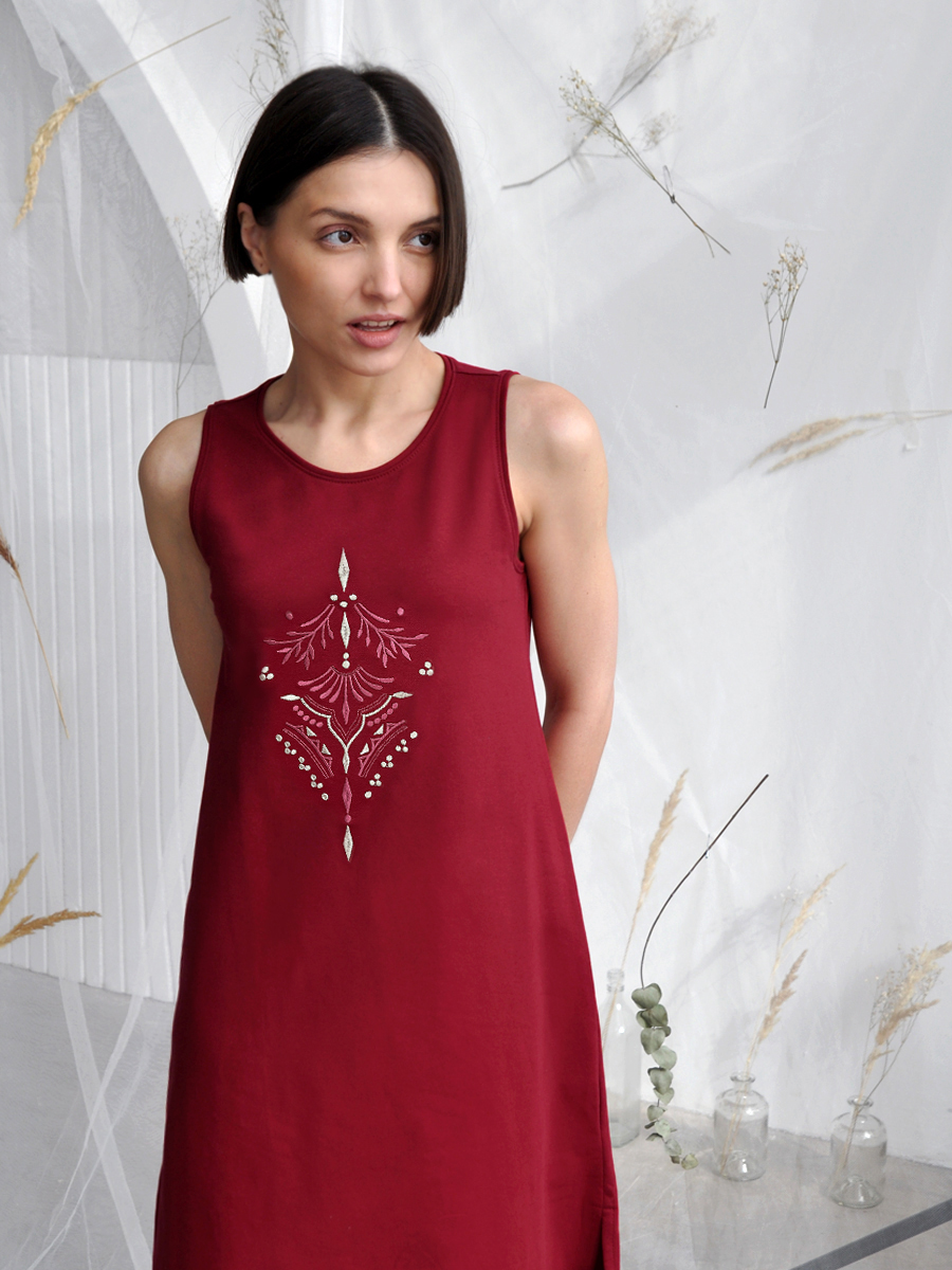 Платье винное без рукавов с вышивкой "Орнамент"