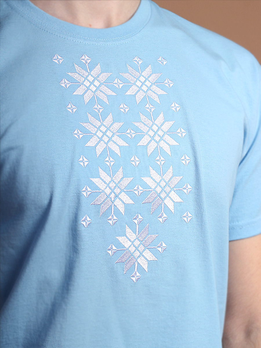 Мужская футболка голубая с белой вышивкой "Жыццё" 