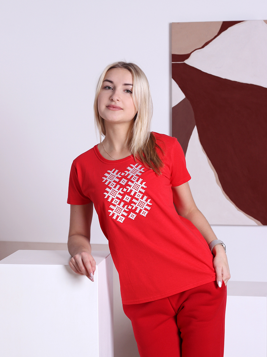 Женская футболка красная с белой  вышивкой "Ярыла" 