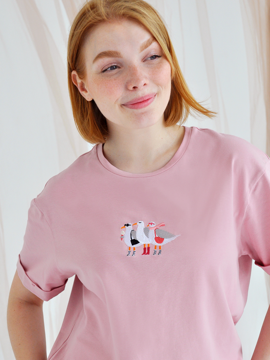 Женская футболка цвета пыльная роза оверсайз с вышивкой "3 чайки"
