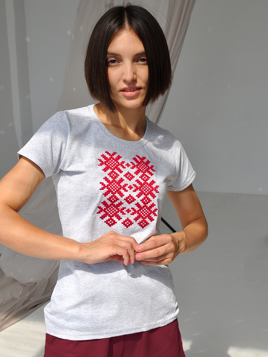 Женская футболка серая с красной вышивкой "Ярыла" 