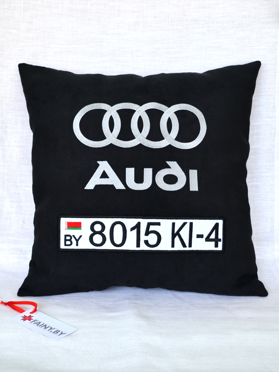 Подушка черная "Audi" с гос. номером, 33x33 см