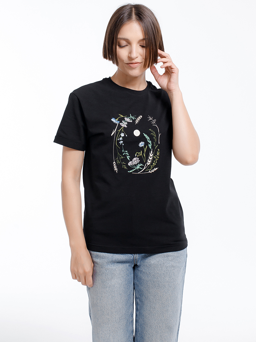 Женская футболка черная оверсайз с вышивкой "Вальс цветов"