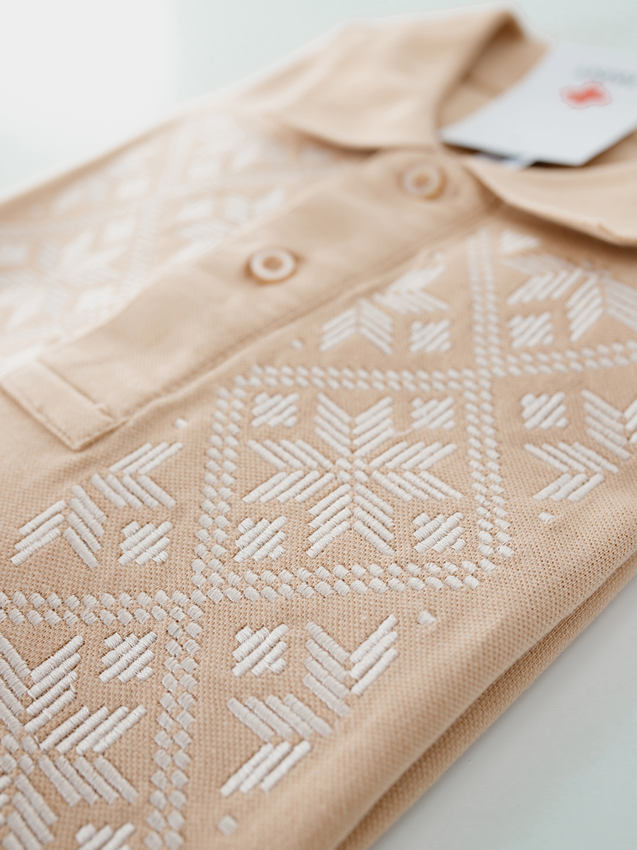 Футболка-поло мужская песочное с белой вышивкой "Васьмірог"