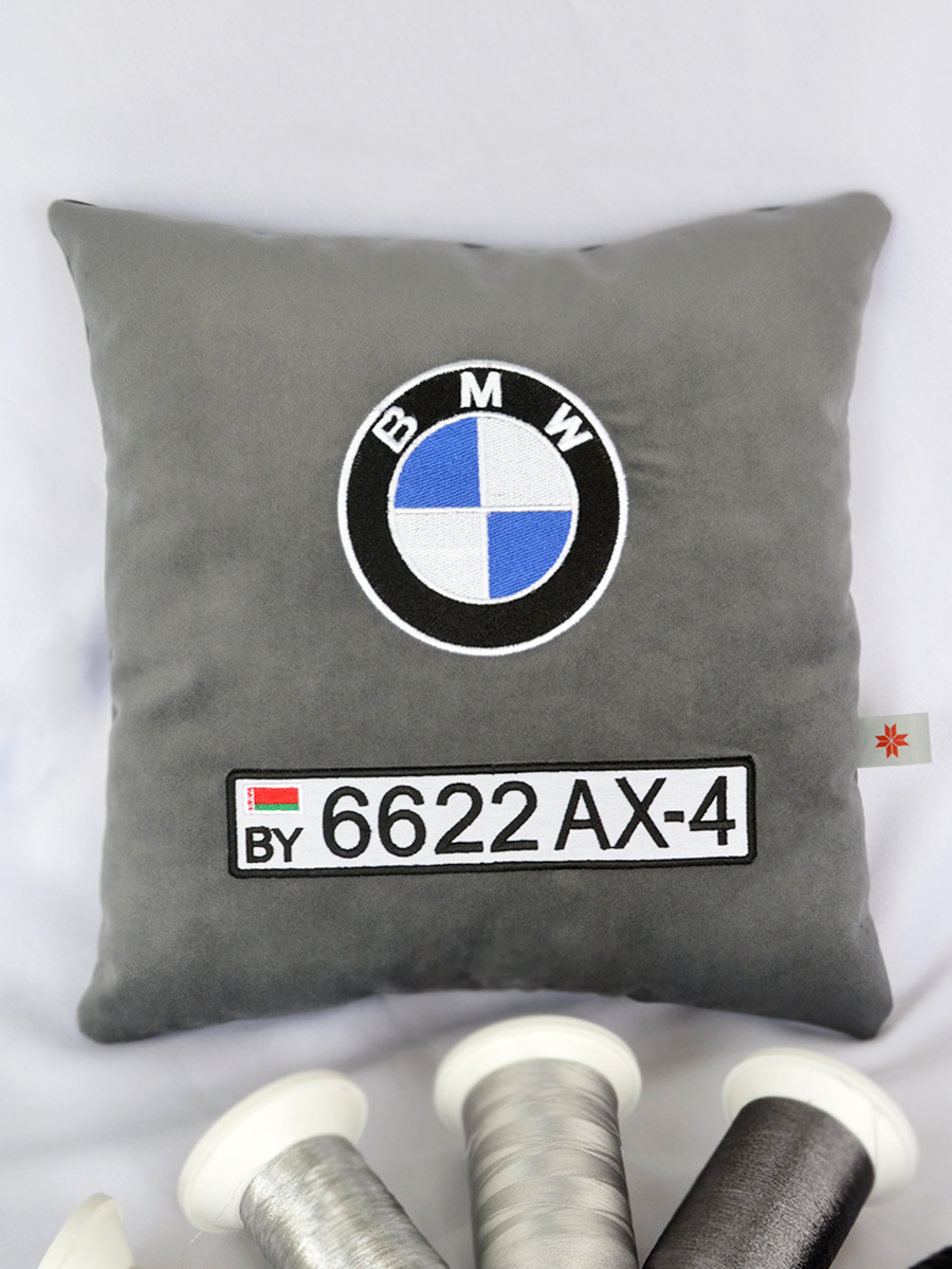 Подушка серая "BMW" с гос.номером, 40х40 см.