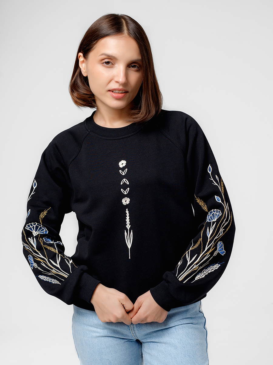 Женский свитшот реглан черного цвета с вышивкой "Васильковые грёзы"