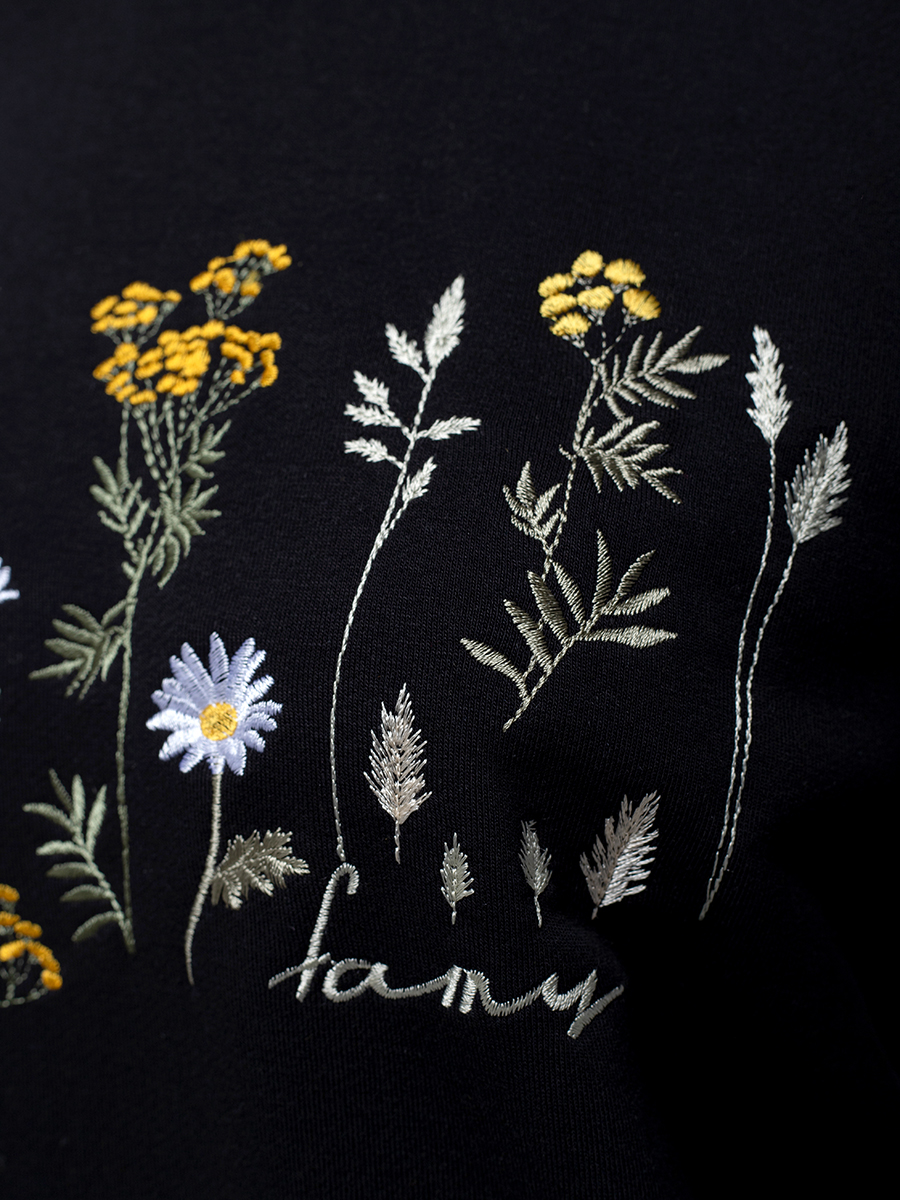 Женский свитшот черный прямого кроя с вышивкой "Солнечное настроение"