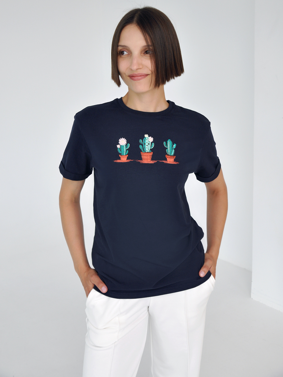 Женская темно-синяя футболка оверсайз с вышивкой "Кактусы"
