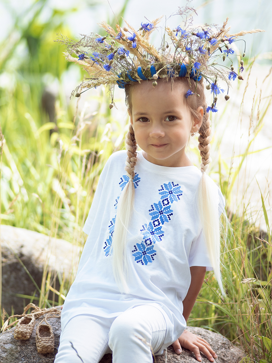 Детская футболка белая с синей вышивкой "Хараство"