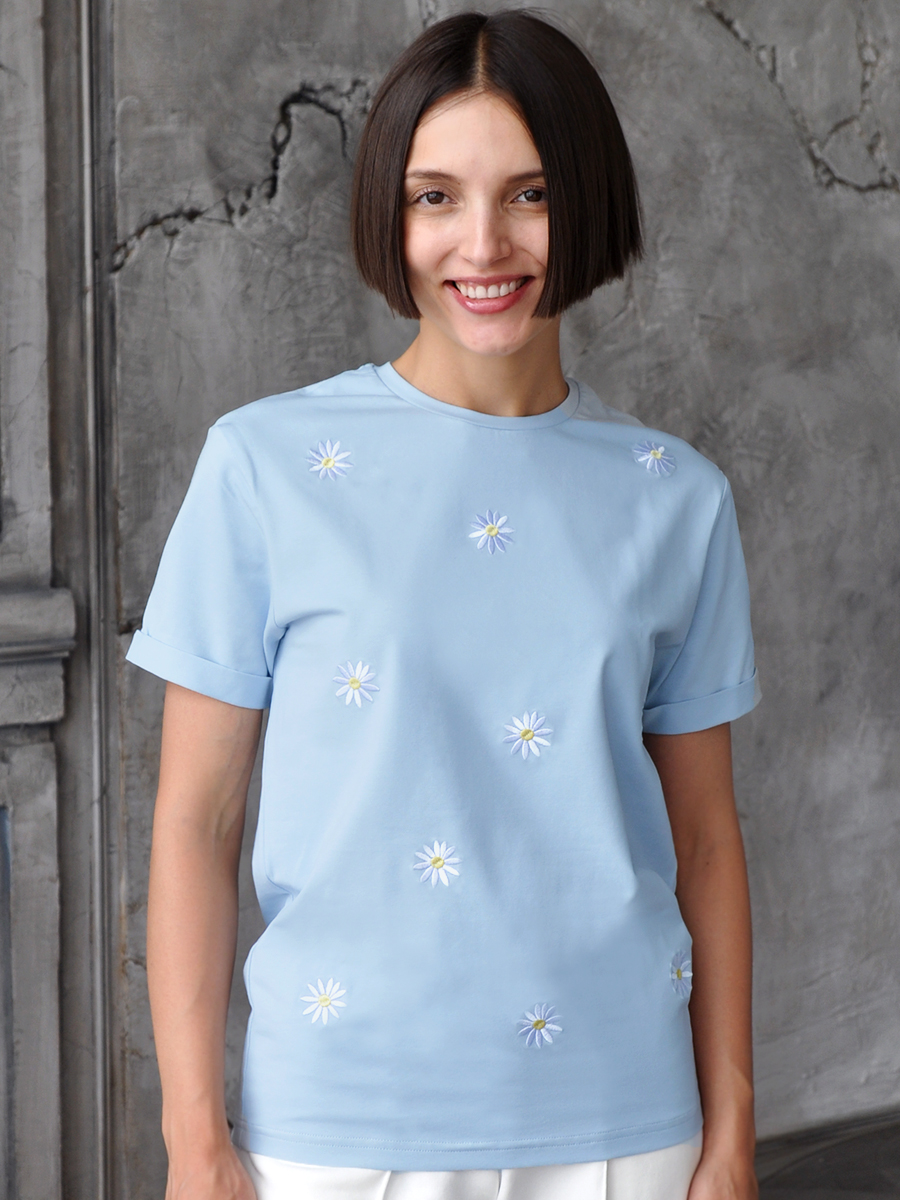 Женская голубая футболка оверсайз с вышивкой "Ромашечки"