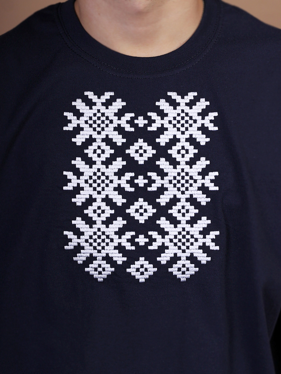 Мужская футболка темно-синяя с белой вышивкой "Ярыла"