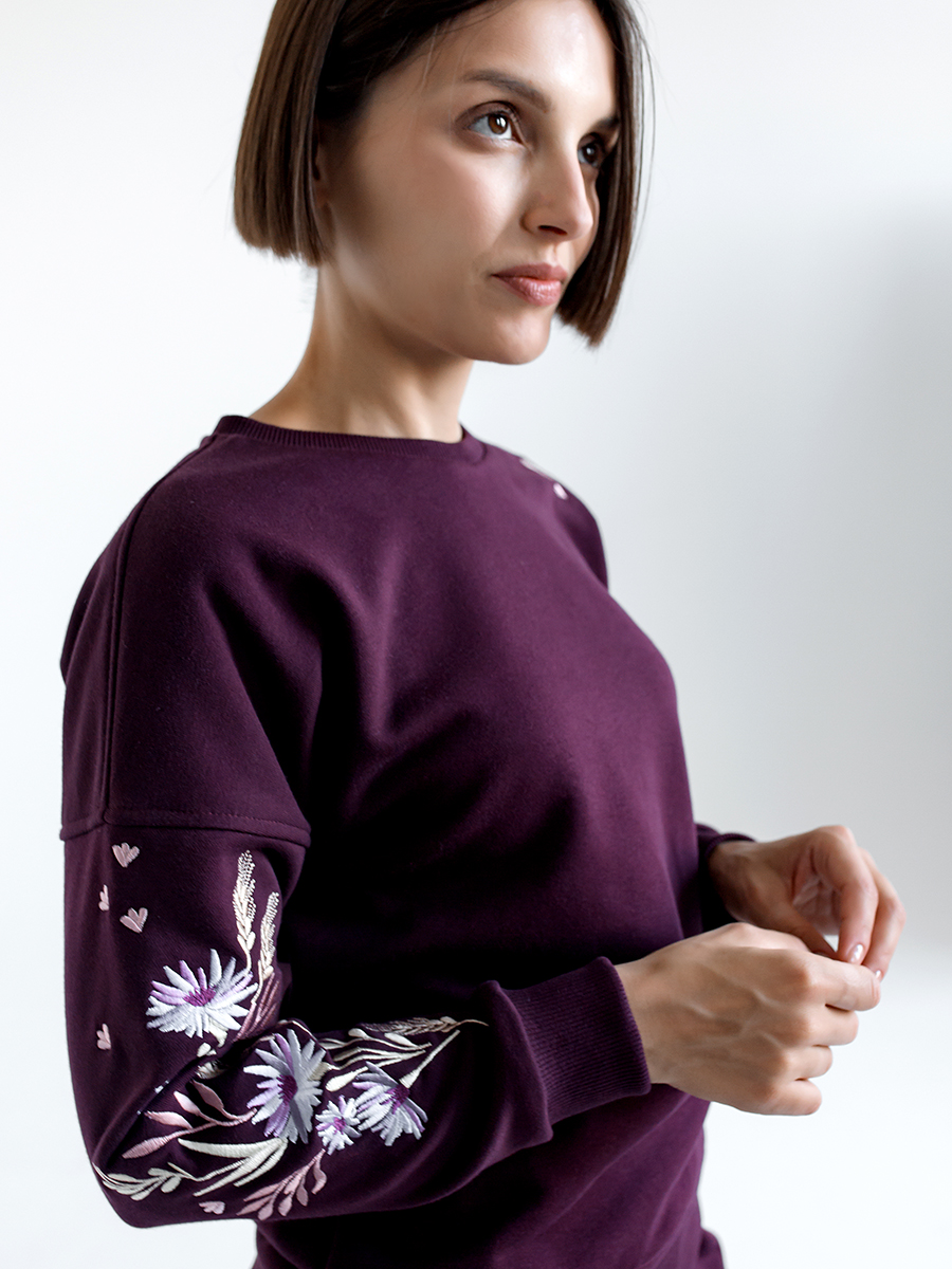 Женский свитшот баклажанового цвета с вышивкой "Валошкі ў каласах"