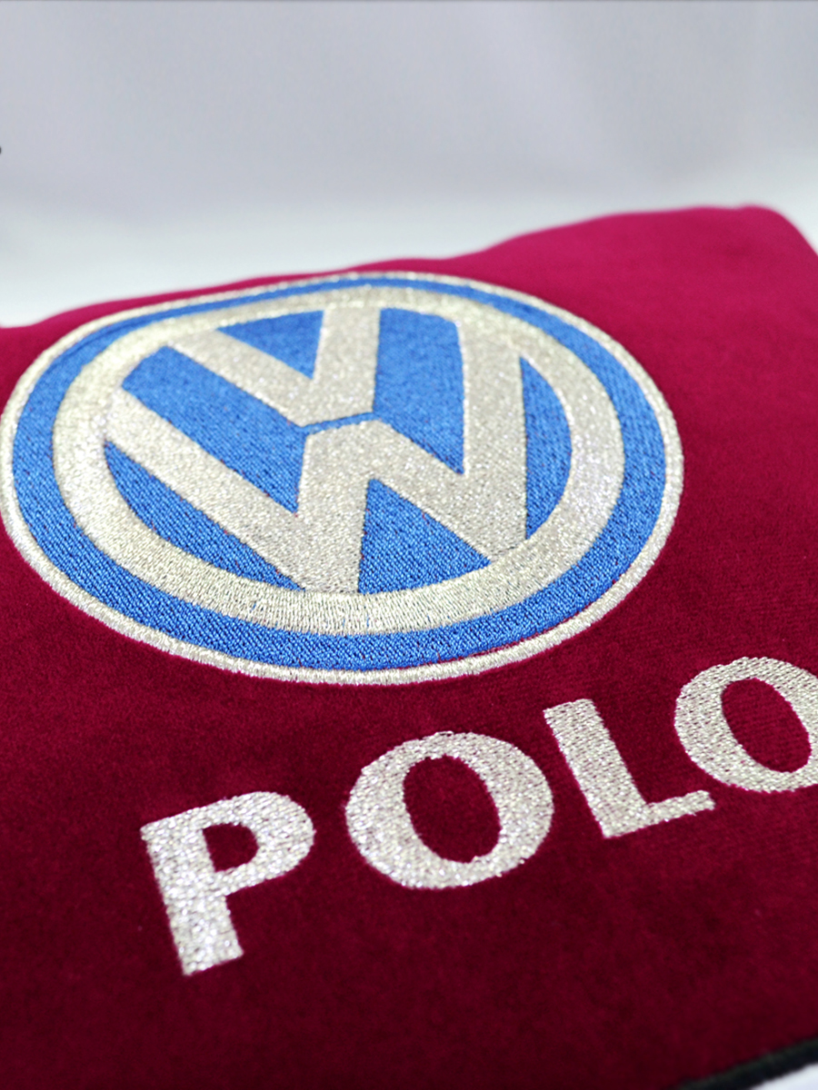 Подушка бордовая "Volkswagen" с гос. номером, 33x33 см