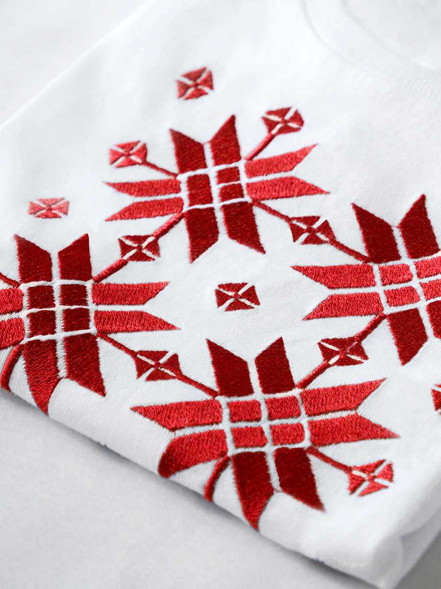 Мужская футболка белая с красной вышивкой "Жыццё" 