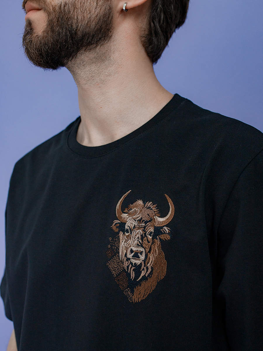 Черная футболка мужская плотная с вышивкой "Бизон"