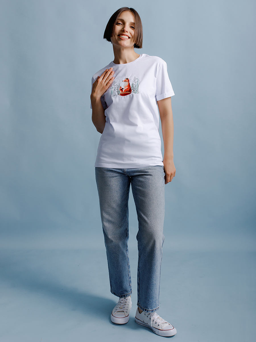 Женская футболка белая оверсайз с вышивкой "Лисички"
