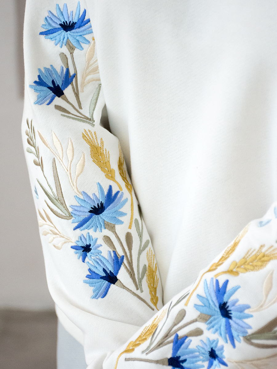 Женский свитшот молочный с вышивкой "Валошкi ў каласах"