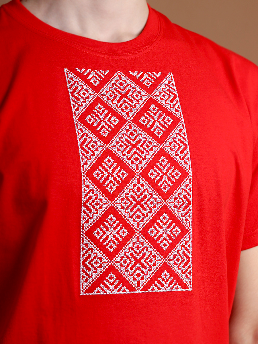 Мужская футболка красная с белой вышивкой "Прыяднанне" 