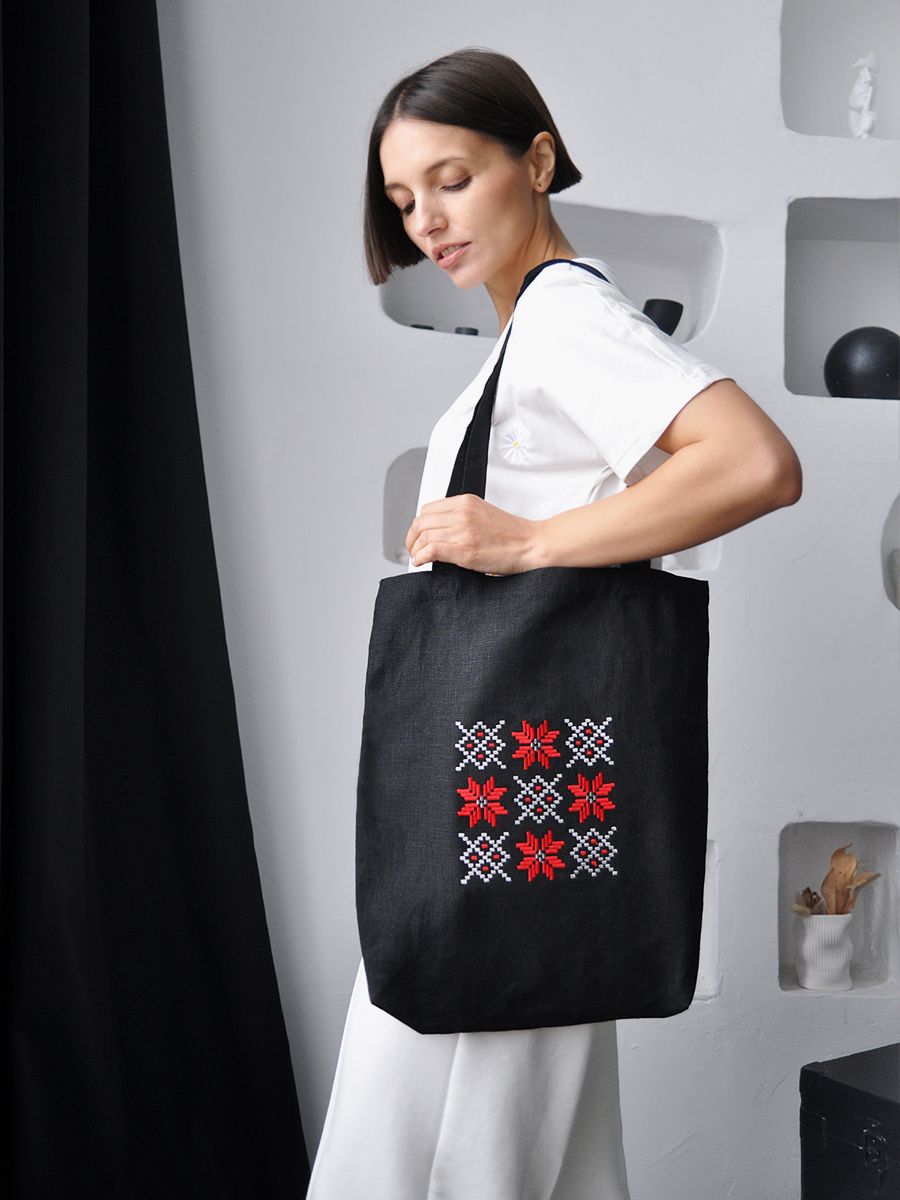 Сумка черная с вышивкой "Спарыш"