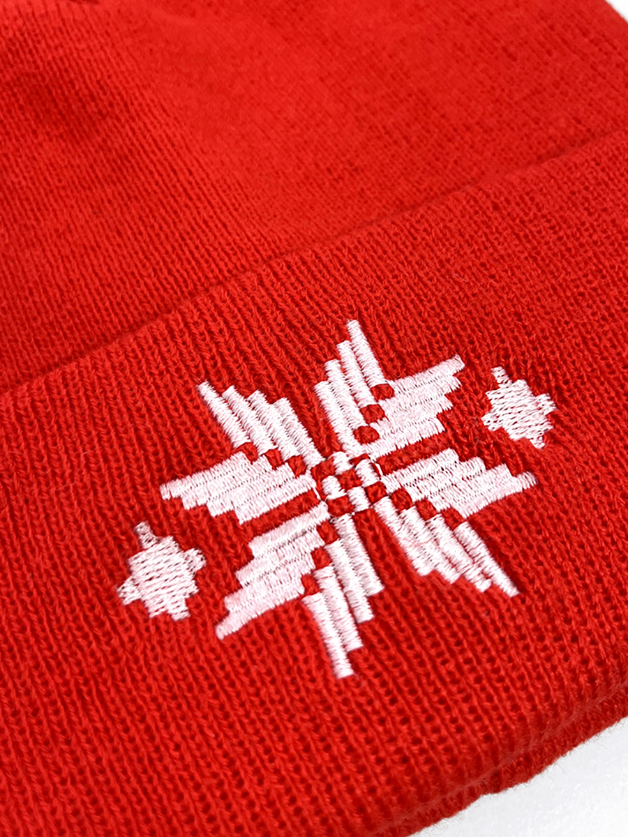 Красная шапка с отворотом с белой вышивкой "Васьмiрог"