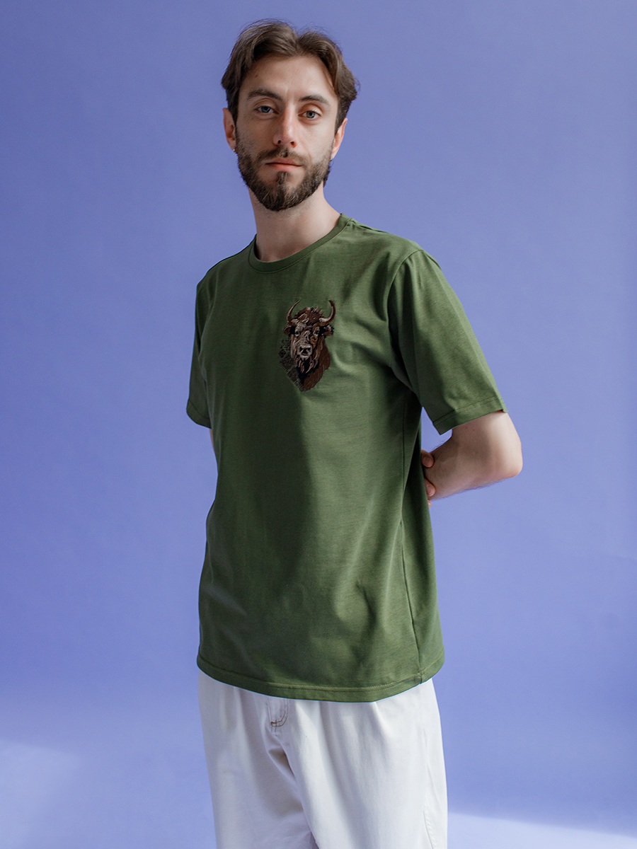 Темно-зеленая футболка мужская плотная с вышивкой "Бизон"