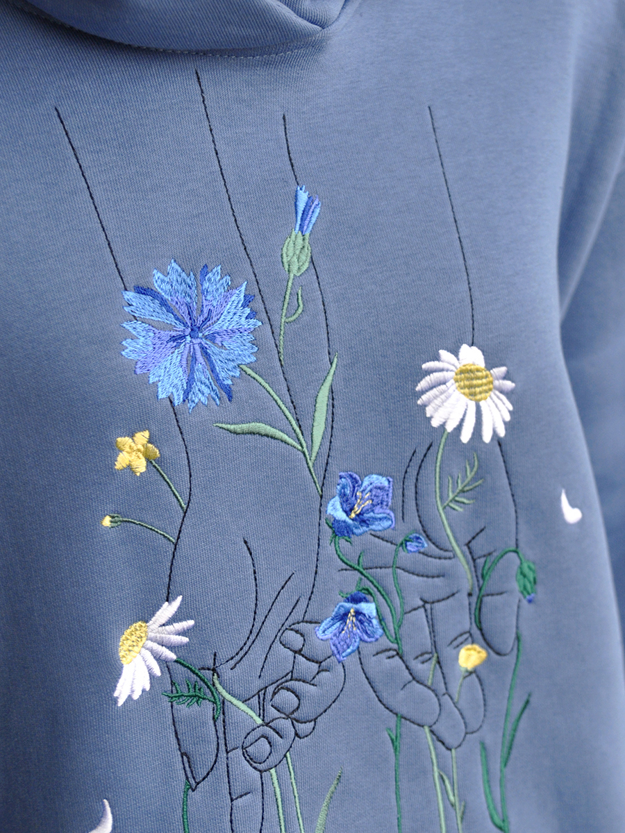 Худи оверсайз джинсового цвета с вышивкой "Полевые цветы"