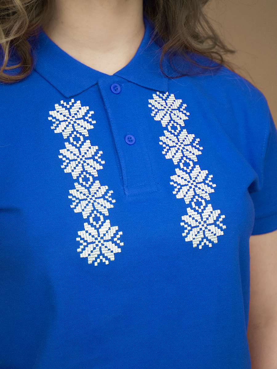 Детская футболка-поло васильковая с белой вышивкой "Хараство"