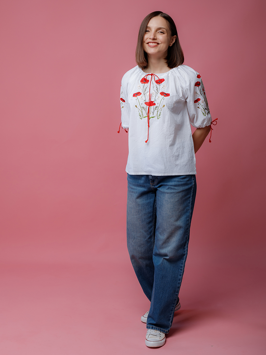 Белая блузка с  вышивкой "Маковый ансамбль"