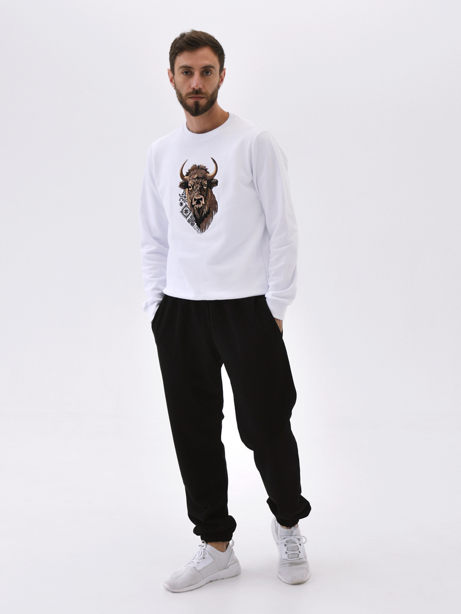 Свитшот мужской белый с вышивкой "Бизон"