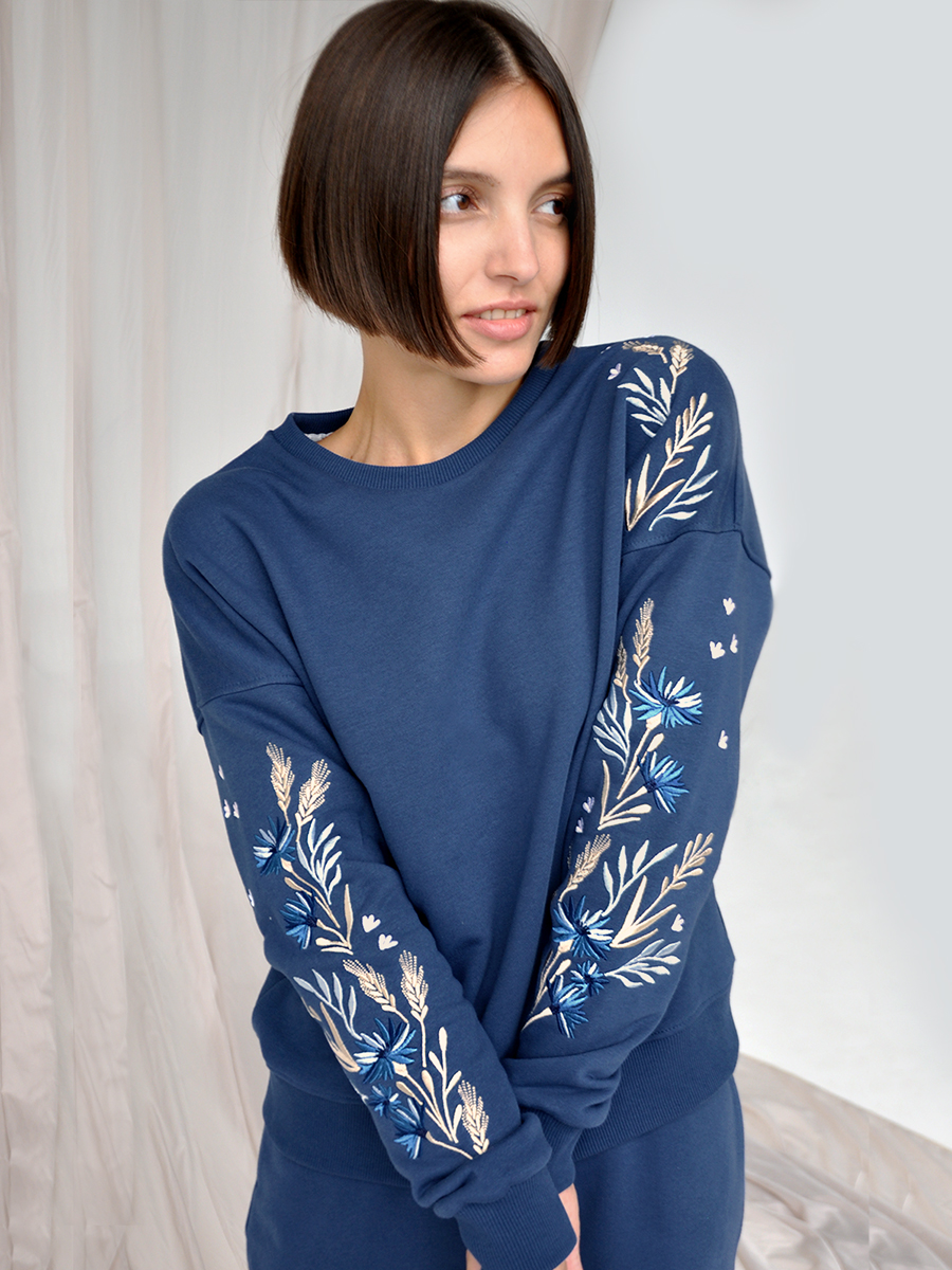 Женский свитшот цвета индиго с вышивкой "Валошкі ў каласах"