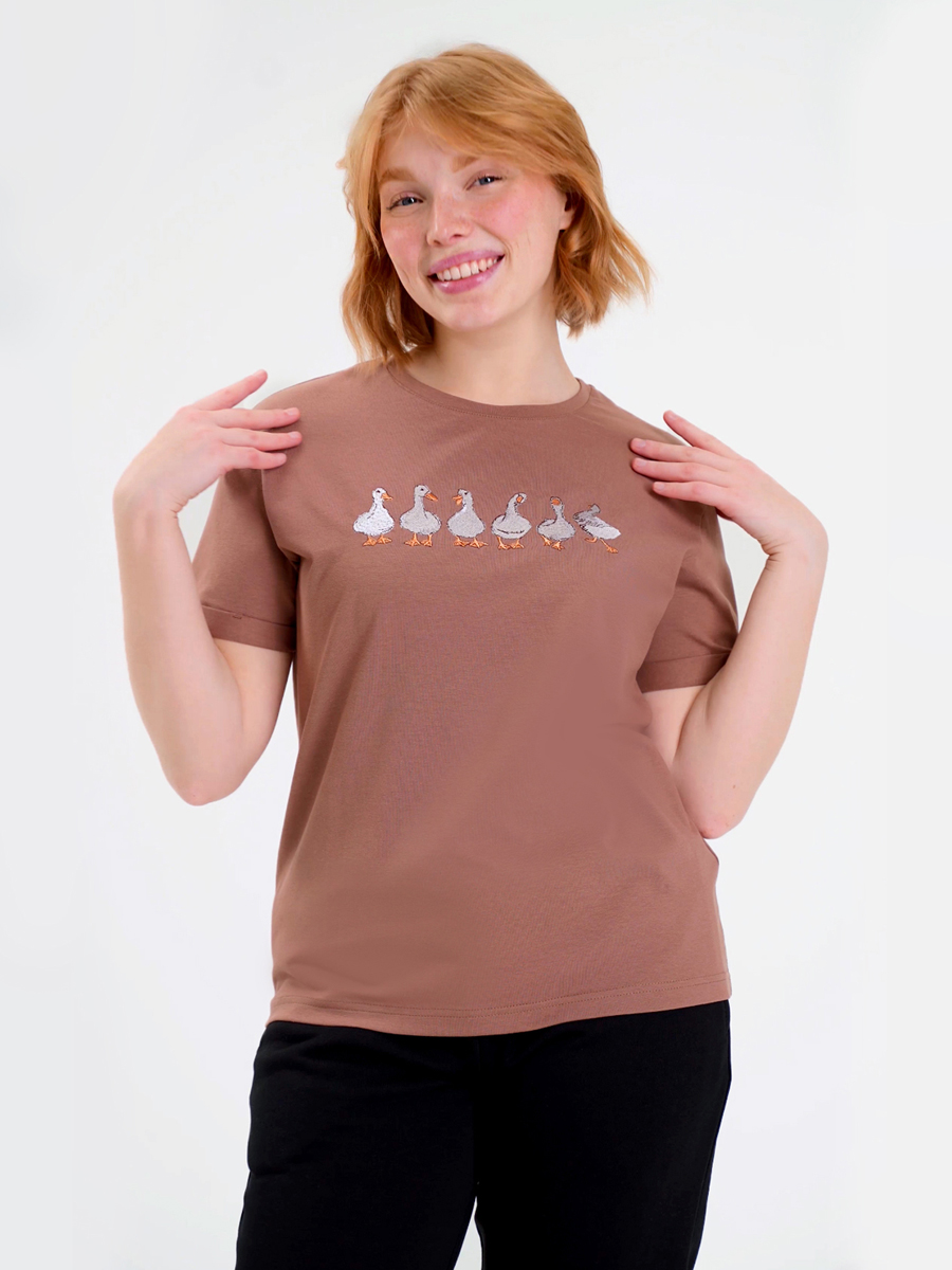 Женская  футболка цвета капучино оверсайз с вышивкой "Гуси"