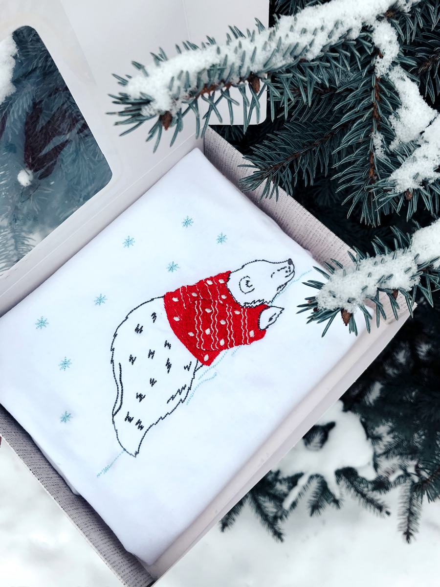 Детская футболка белая с вышивкой "Северный Мишка" 