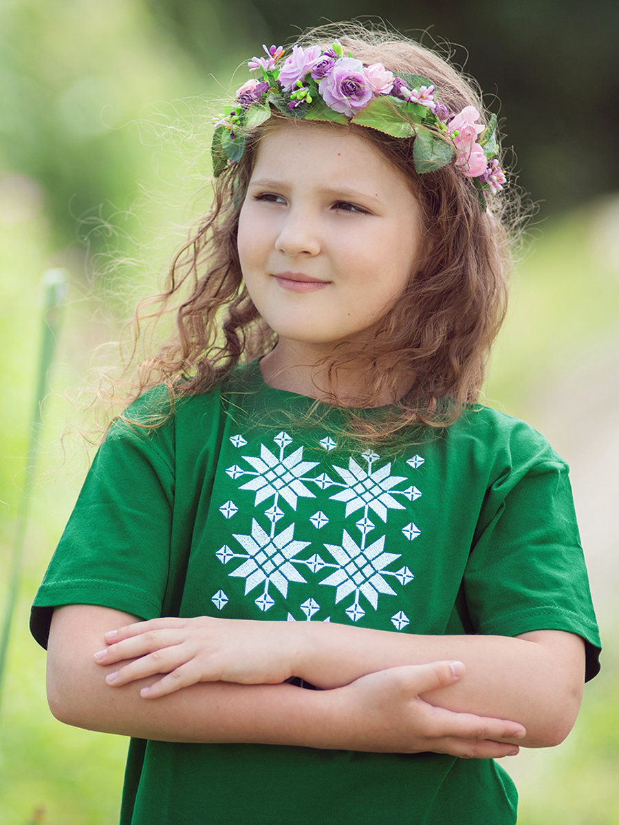 Детская футболка ярко-зеленая с белой вышивкой "Жыццё"