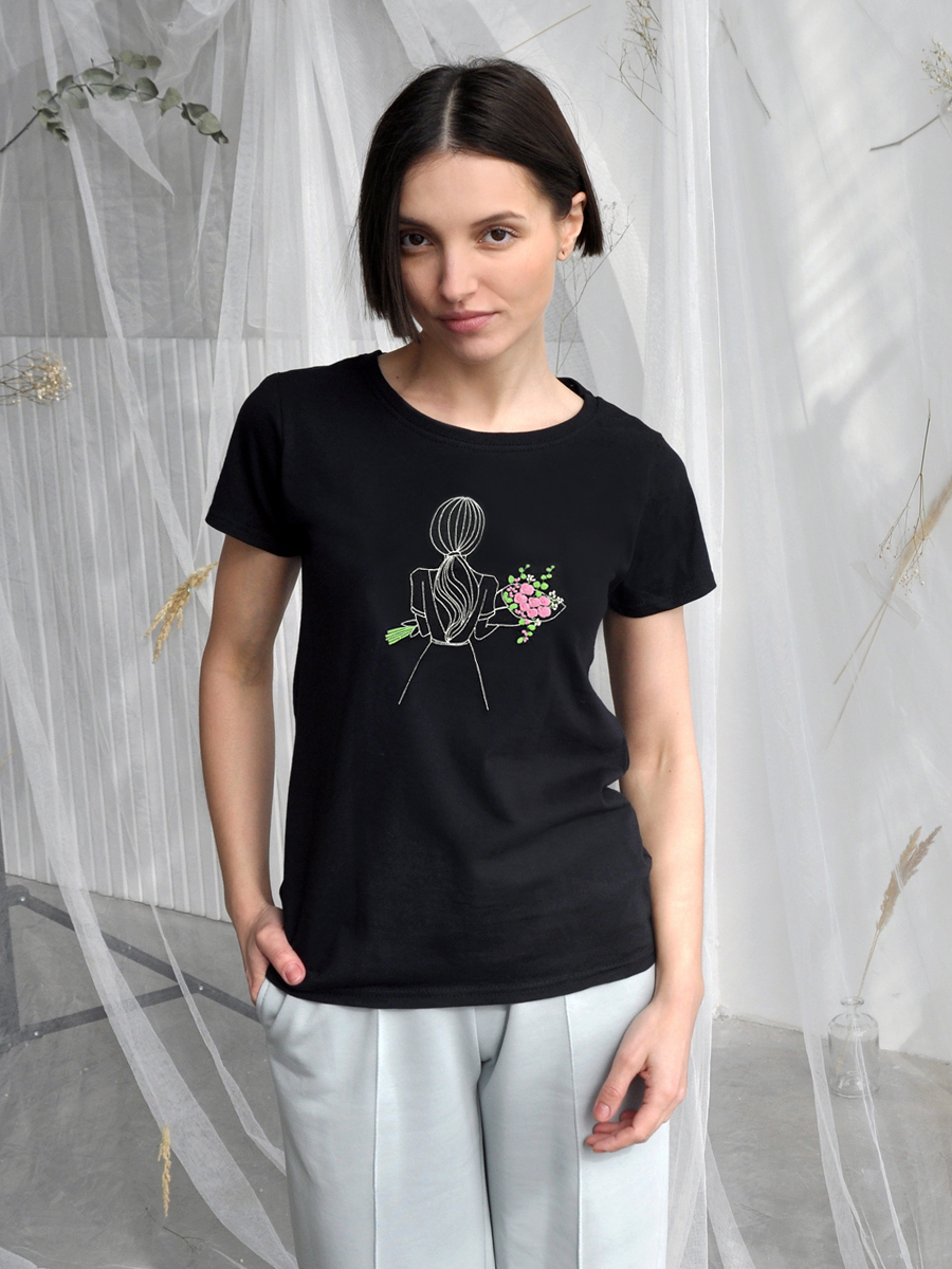 Женская футболка черная с вышивкой "Девушка с летним букетом" 