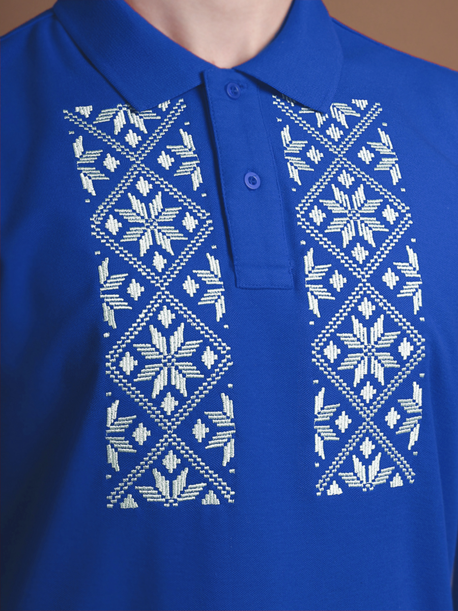 Футболка-поло мужская васильковая с белой вышивкой "Васьмiрог"