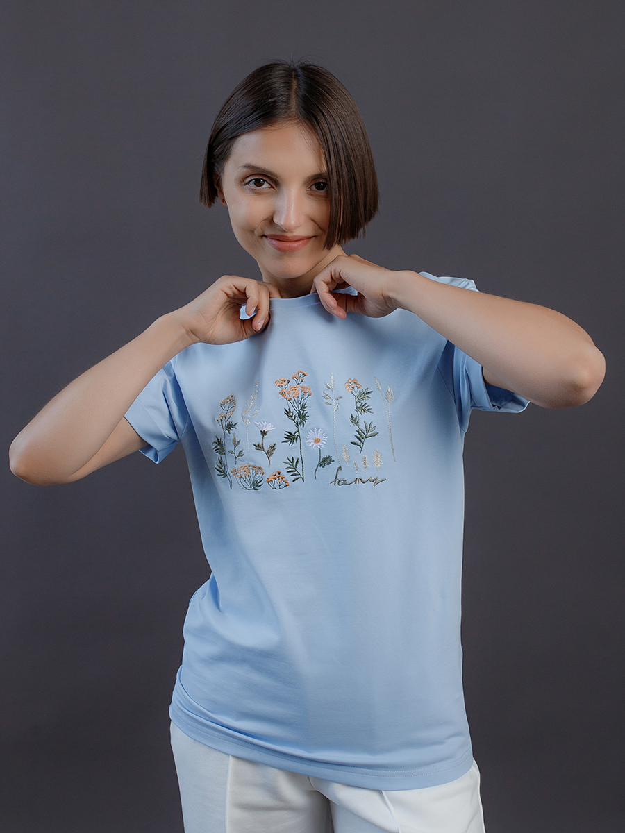 Женская футболка голубая  оверсайз с вышивкой "Солнечное настроение"
