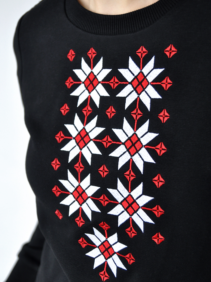 Свитшот женский черный с красно-белой вышивкой "Жыццё" 