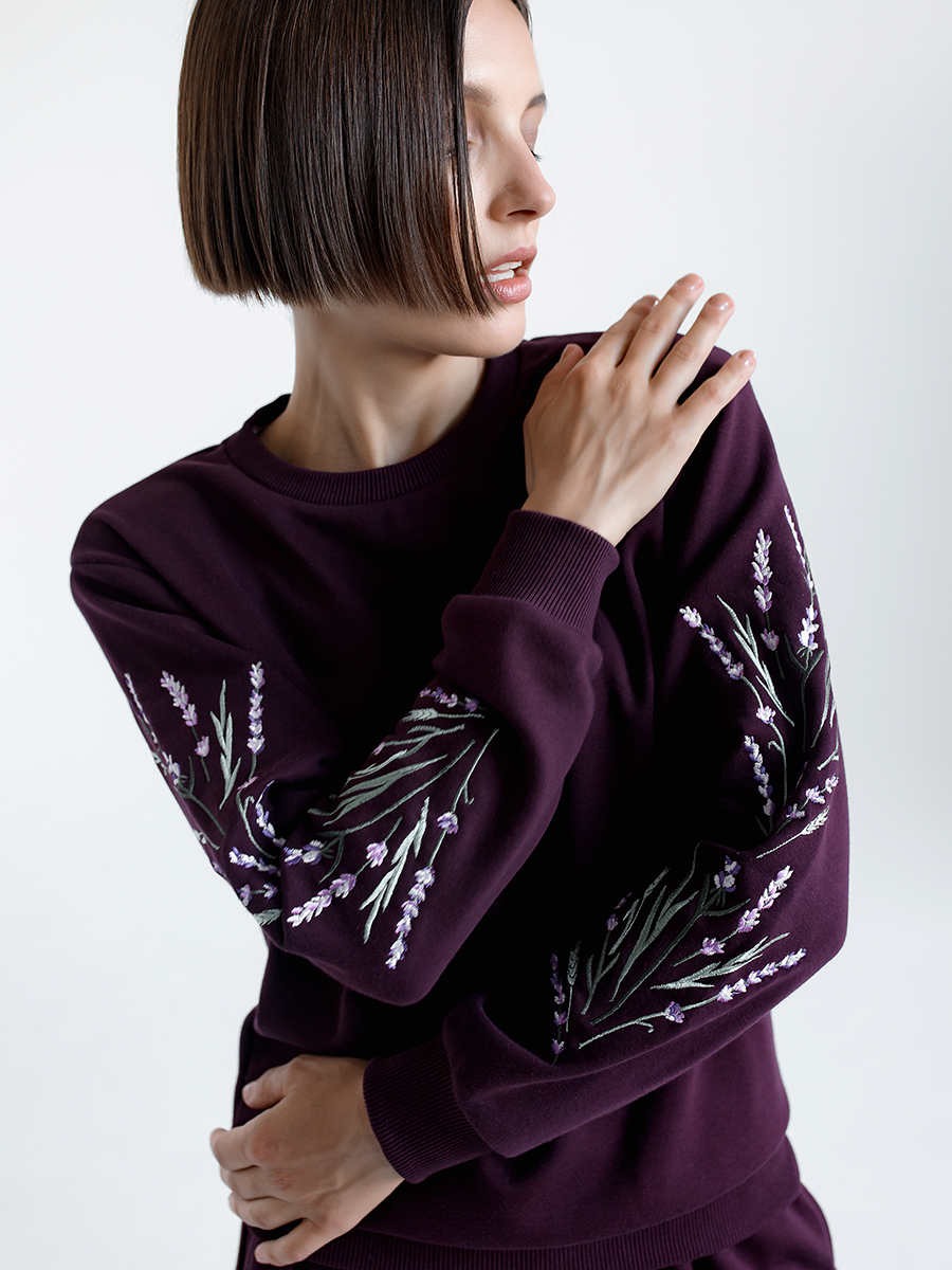 Женский свитшот баклажанового цвета с вышивкой "Лаванда"