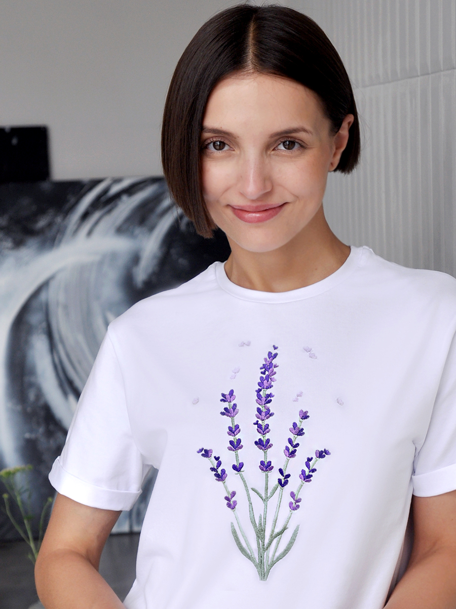 Женская белая футболка оверсайз с вышивкой "Лаванда"