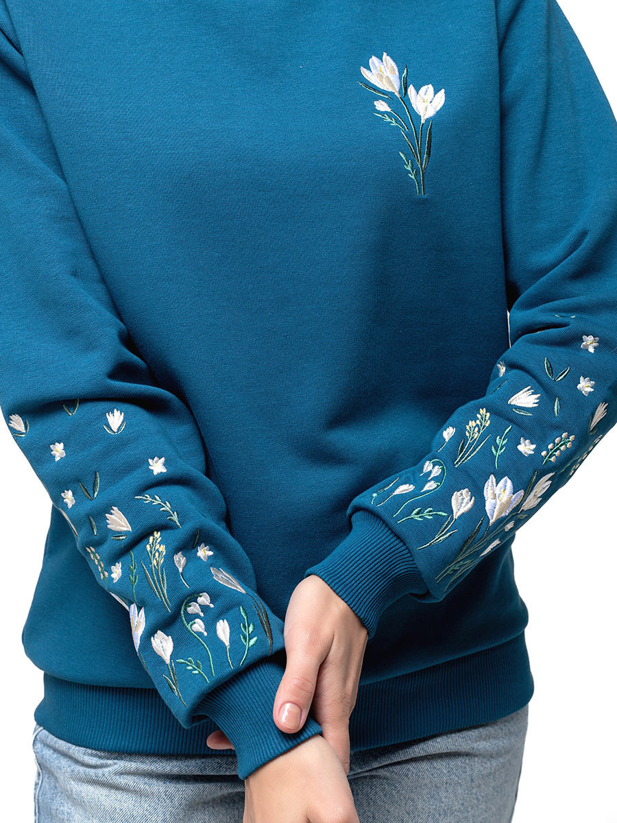 Женский свитшот цвета морской волны прямого кроя с вышивкой "Крокусы"