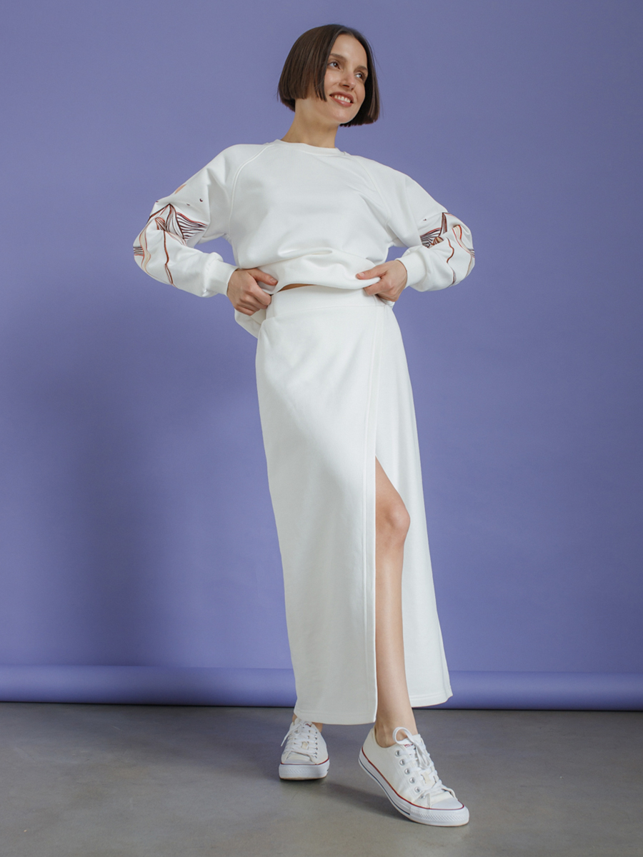 Юбка женская с запахом молочного цвета