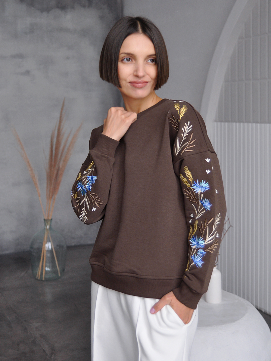 Женский свитшот шоколадного цвета с вышивкой "Валошкі ў каласах"